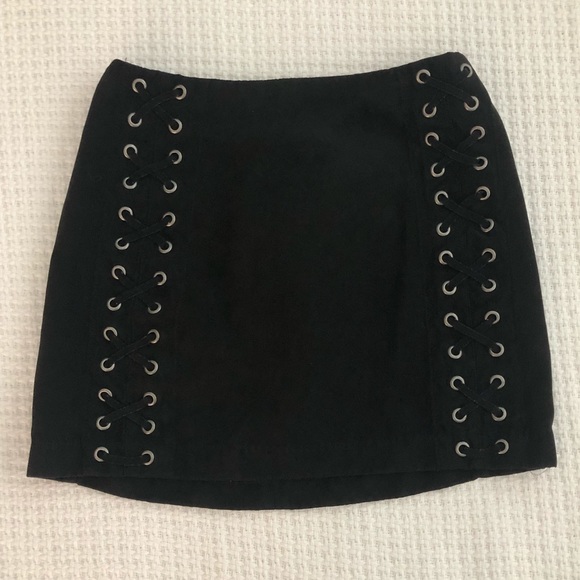 H&M Divided Faux Suede Lace Up Mini Skirt - Picture 2 of 4